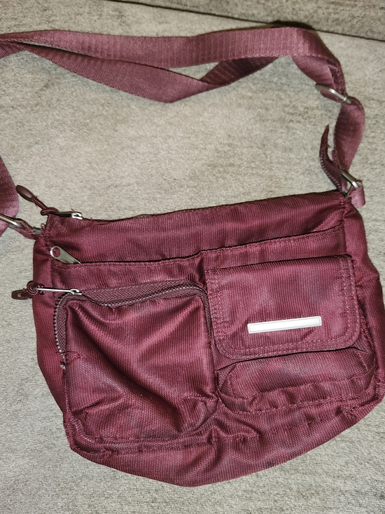 Handbags - Everyday Crossbody Bag in Burgundy - Comfortable Shoulder Strap